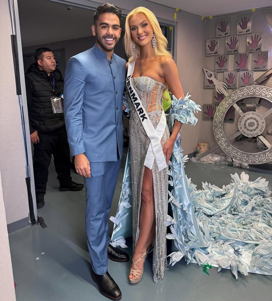 Esta es la foto que Carlos Adyan le pidió a Miss Dinamarca el año pasado antes de ganar el certamen; él tenía la corazonada de que ella ganaría y así fue.