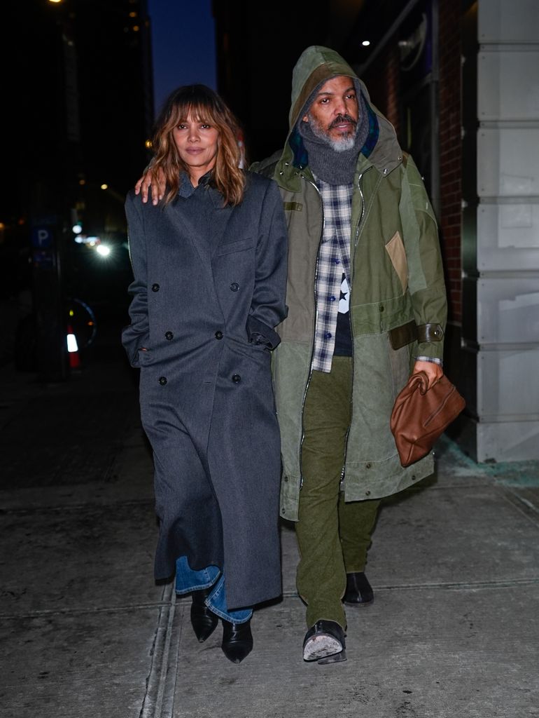 Halle Berry con su novio Van Hunt, quien habría presenciado el incidente con Maceo.