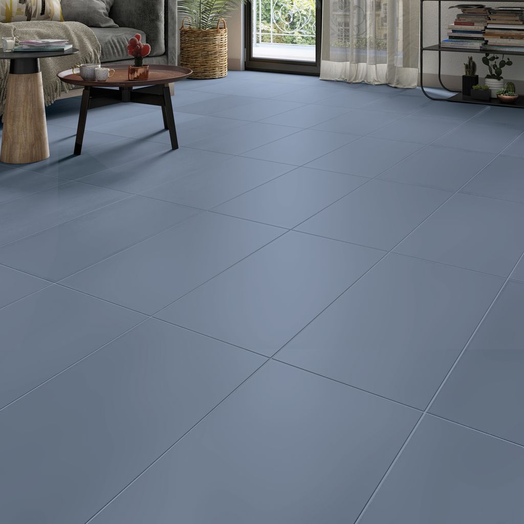 Suelo pintado de color azul