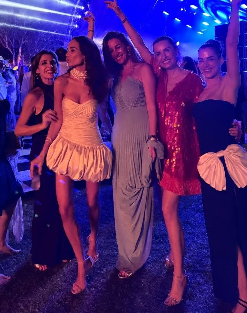 Mónica de Tomás subió esta imagen, alabando la preboda de su amiga Sara como el "fiestón del año"