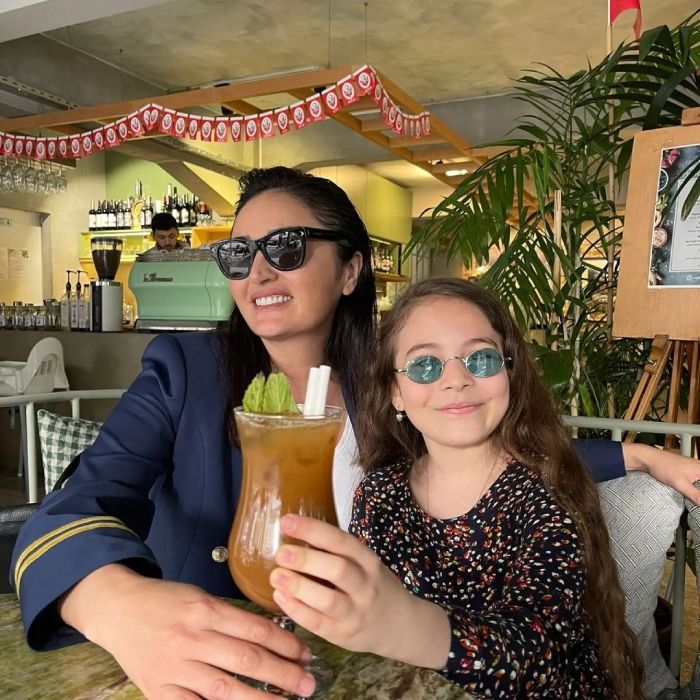 Aylin Akpınar y Fadik Sevin Atasoy comparten muchos momento juntas fuera del plató de 'Hermanos'