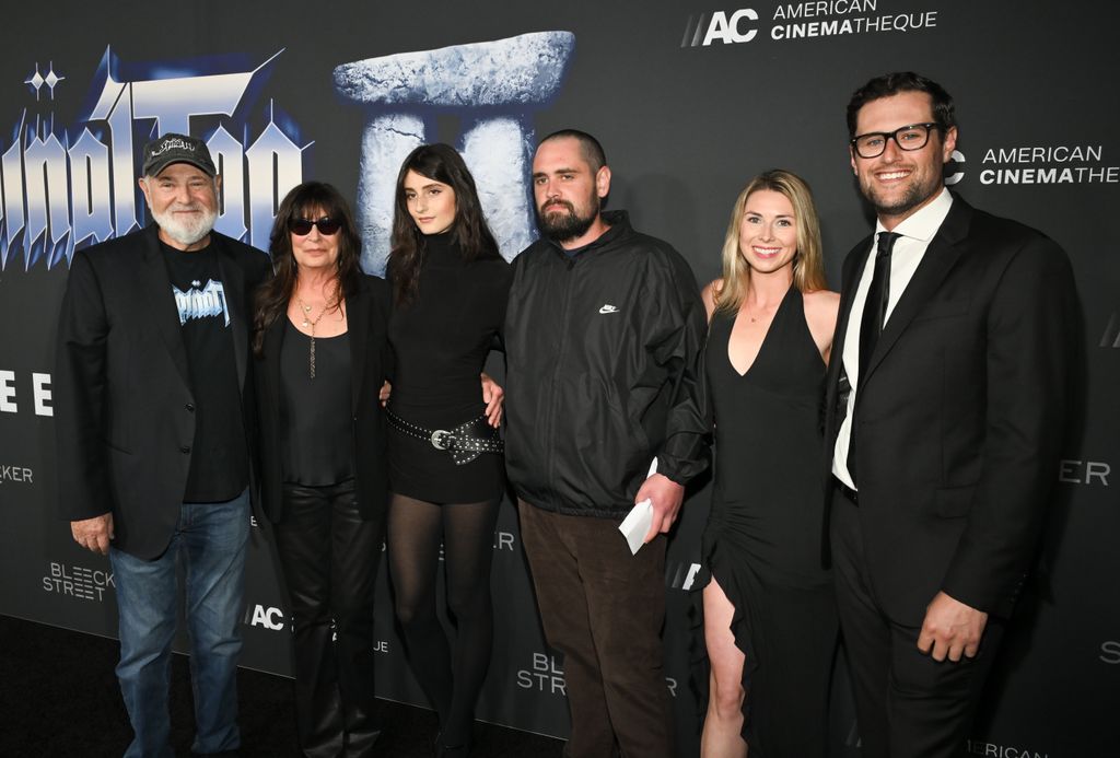 Rob Reiner, Michele Singer, Romy Reiner, Nick Reiner, Maria Gilfillan y Jake Reiner en el estreno de "Spinal Tap II: The End Continues" en Los Angeles en septiembre de 2025