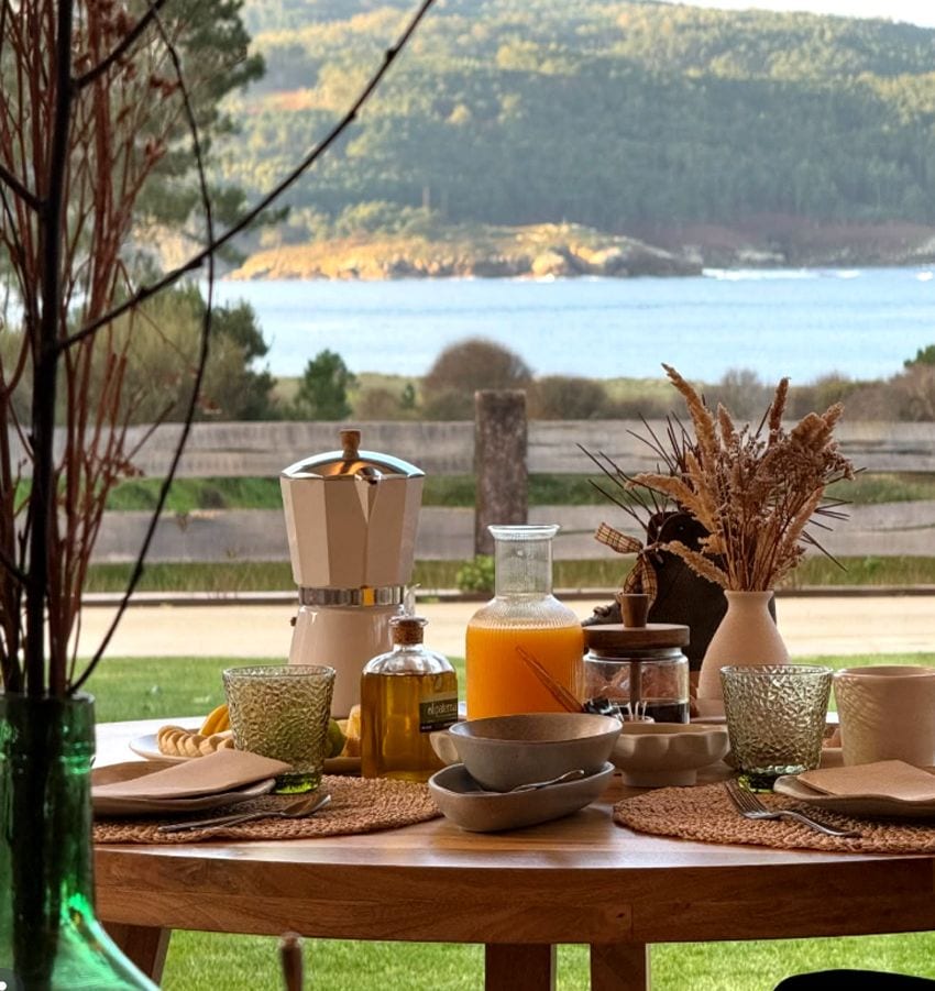 Desayuno delicioso y vistas a la ría, una combinación irresistible.