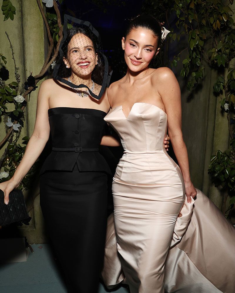 Rosalía y Kylie Jenner en la MET Gala