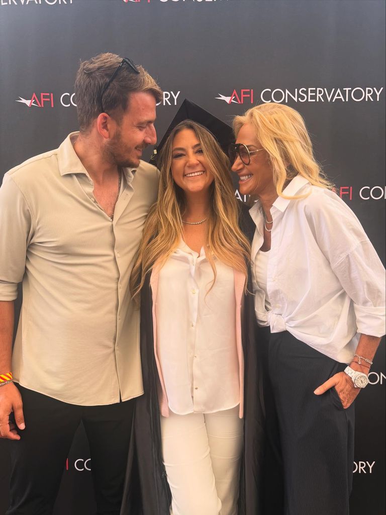 Adela Micha celebró la graduación de su hija Therese junto a su yerno
