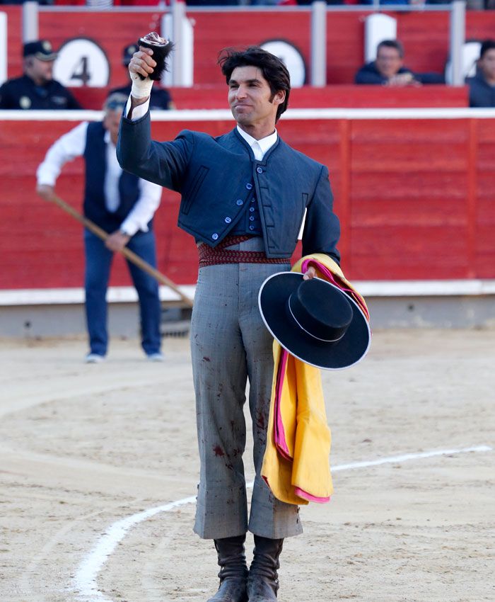cayetano rivera oreja