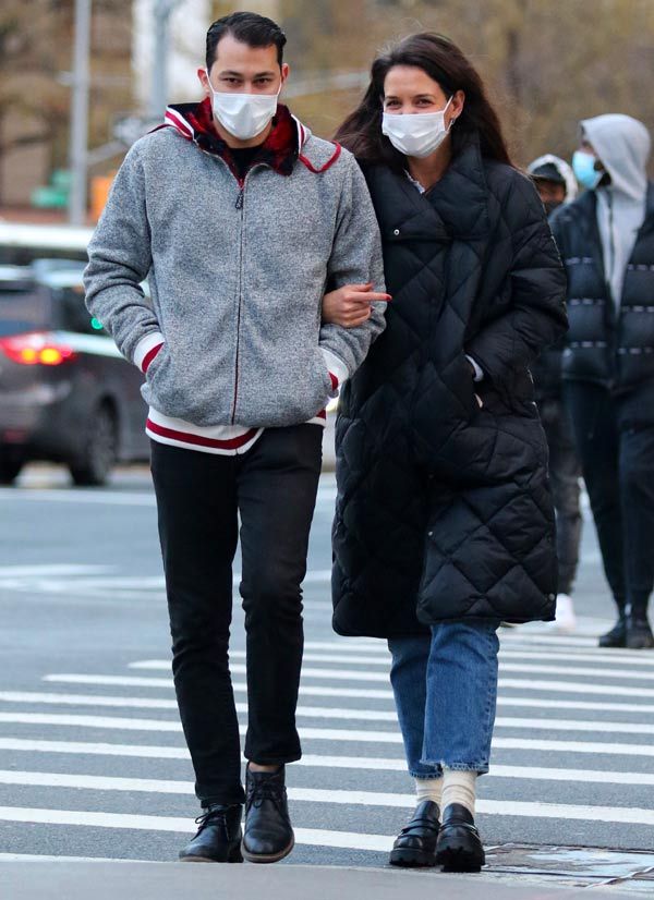 Katie Holmes con abrigo de Mango