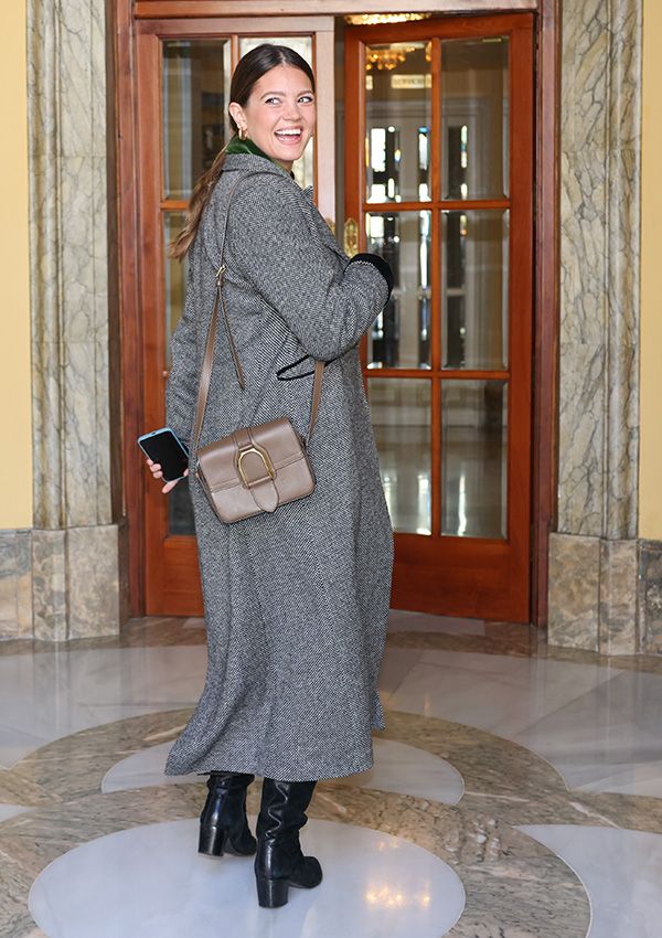 Isabelle Junot con botas mosqueteras