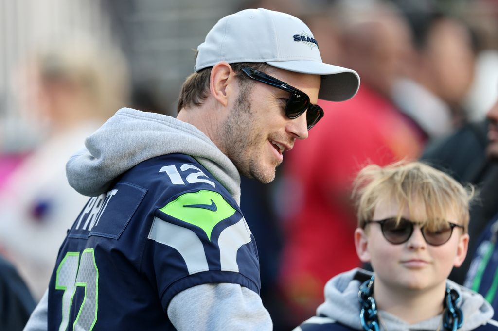 Chris Pratt con su hijo Jack en la Super Bowl 2026