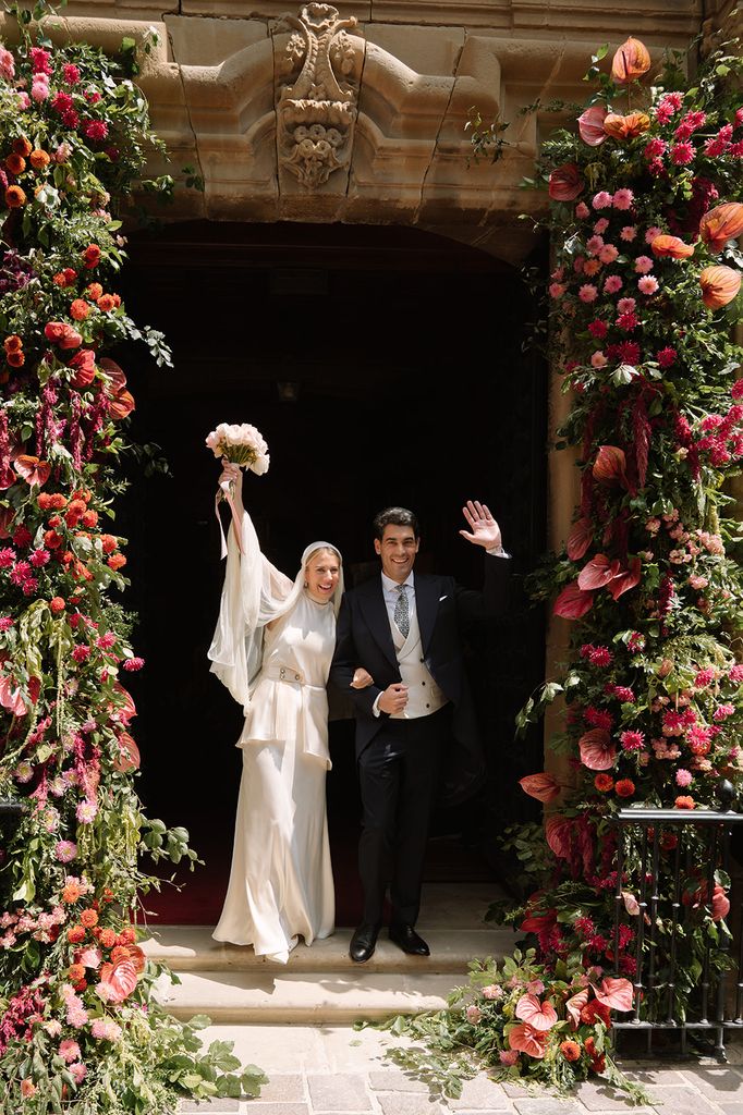 Nerea con un vestido de novia de Laura Ponte y velo estilo julieta