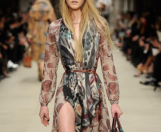 Look con manga bombacha, de Burberry Prorsum. 