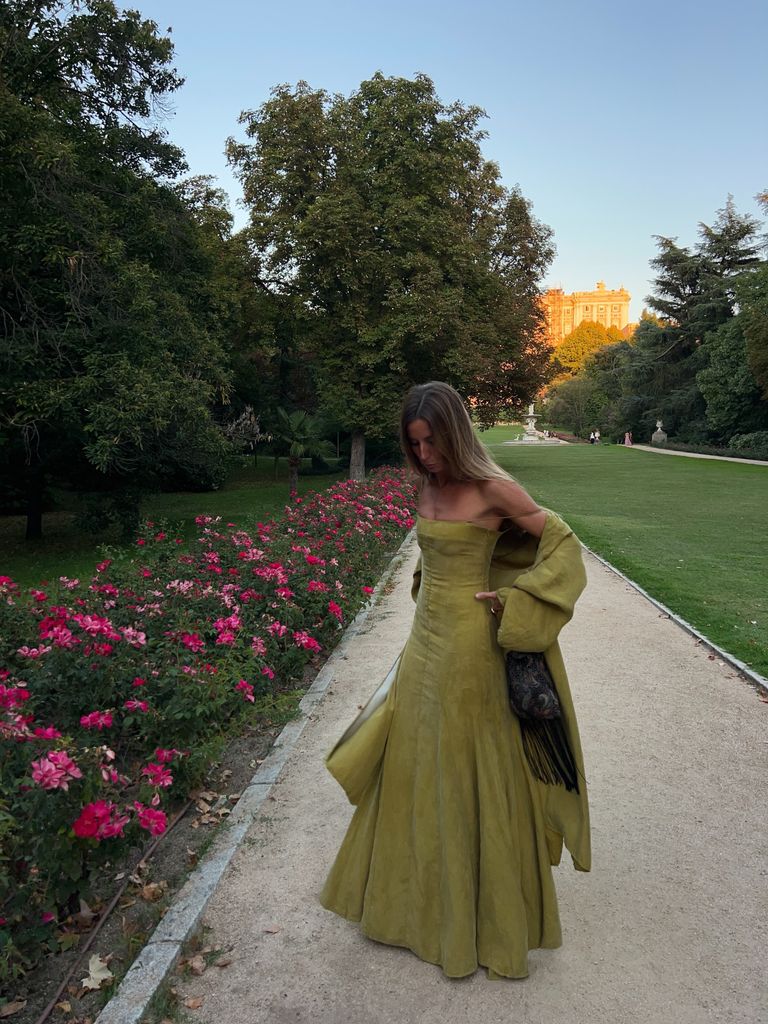 Elisa Serrano apuesta por un vestido verde de Sophie and Lucie 