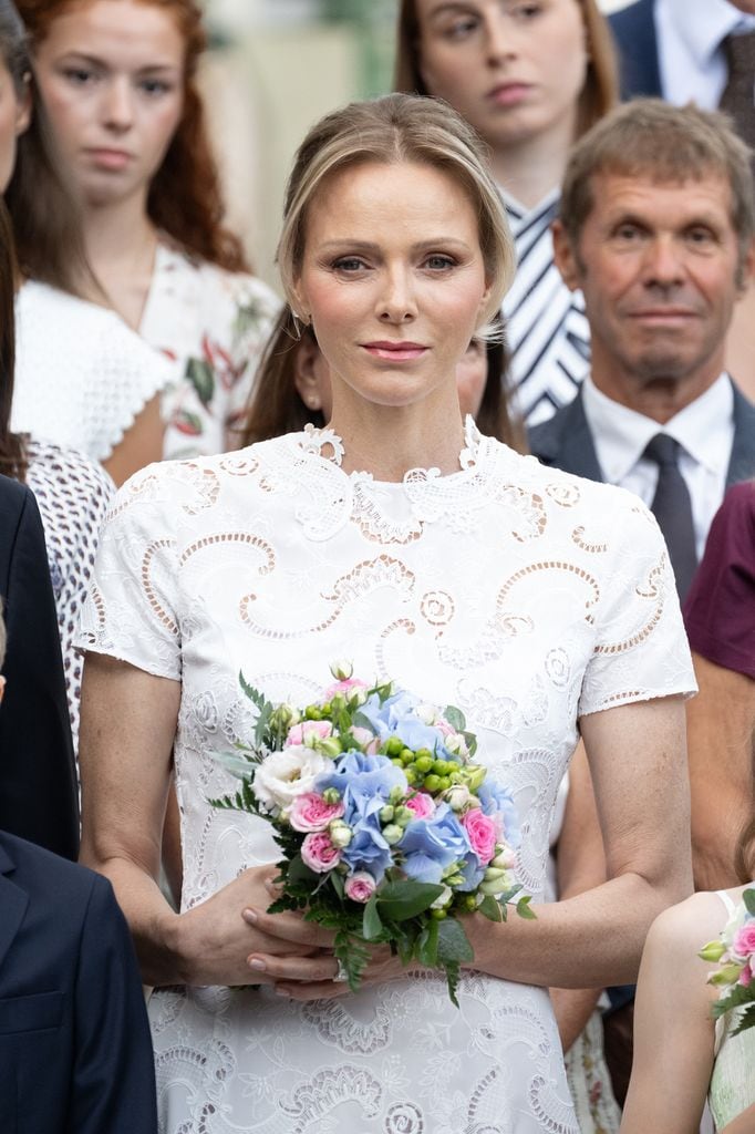 El príncipe Alberto y la princesa Charlene de Mónaco con sus hijos Jacques y Gabriella en el picnic anual monegasco de 2025