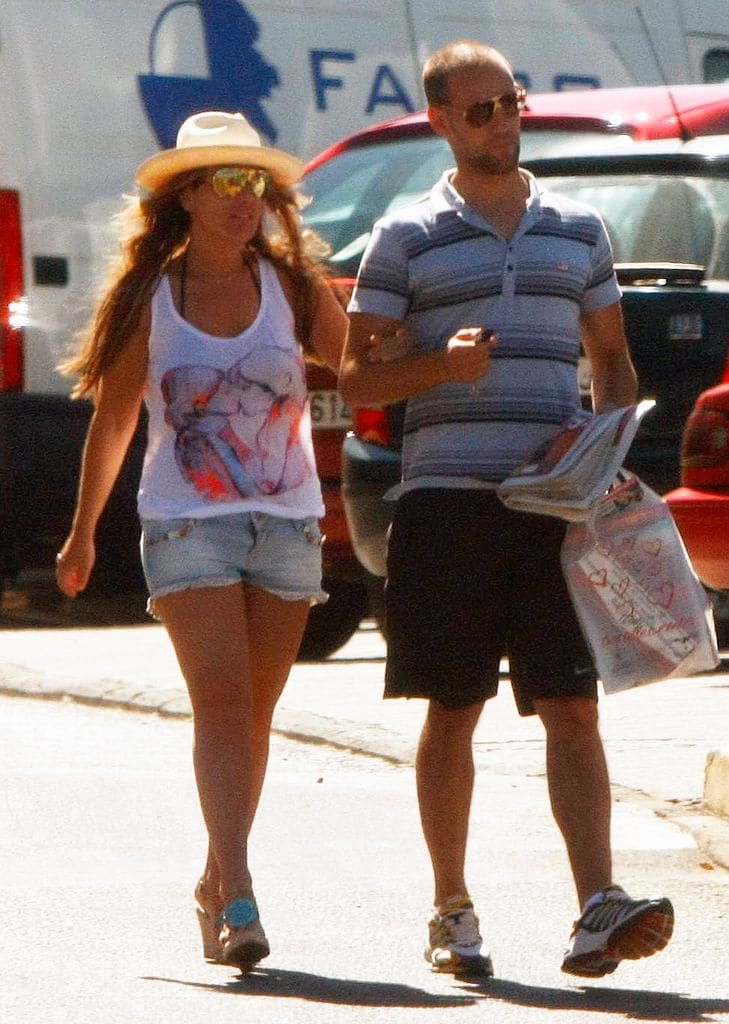 (Foto de ARCHIVO) GONZALO MIRÓ Y AMAIA MONTERO, DISFRUTAN DE UN ROMÁNTICO PASEO DE VERANO  Europa Press Reportajes / Europa Press  04/8/2010