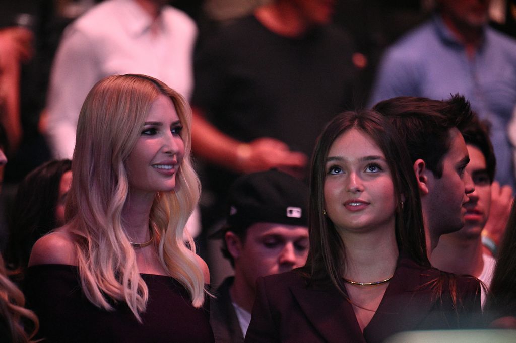 Ivanka Trump y su hija Arabella Kushner se vistieron coordinadas para un evento de lucha en el Kaseya Center de Miami.