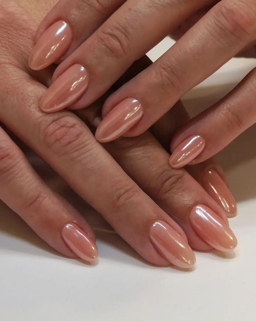 Manicura peach milky perlada