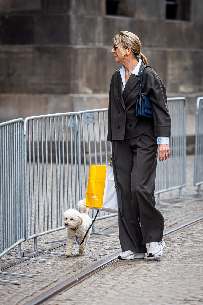 El traje de aires masculinos se ha vuelto una pieza en tendencia este 2025