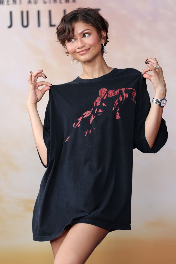La actriz sorprendió con una playera 'vintage' de la saga de Spiderman