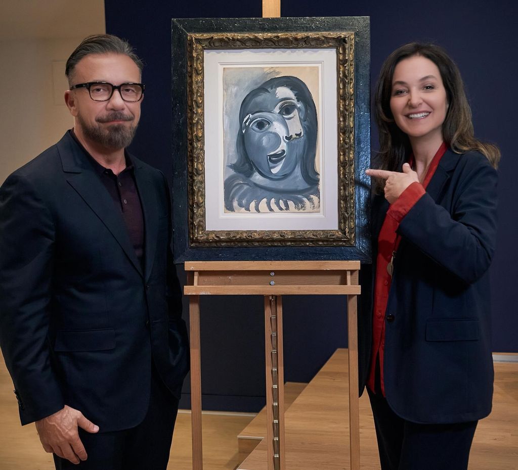 Olivier Picasso y Péri Cochin, fundadora de "1Picasso100euros", con la obra que se sortea esta edición