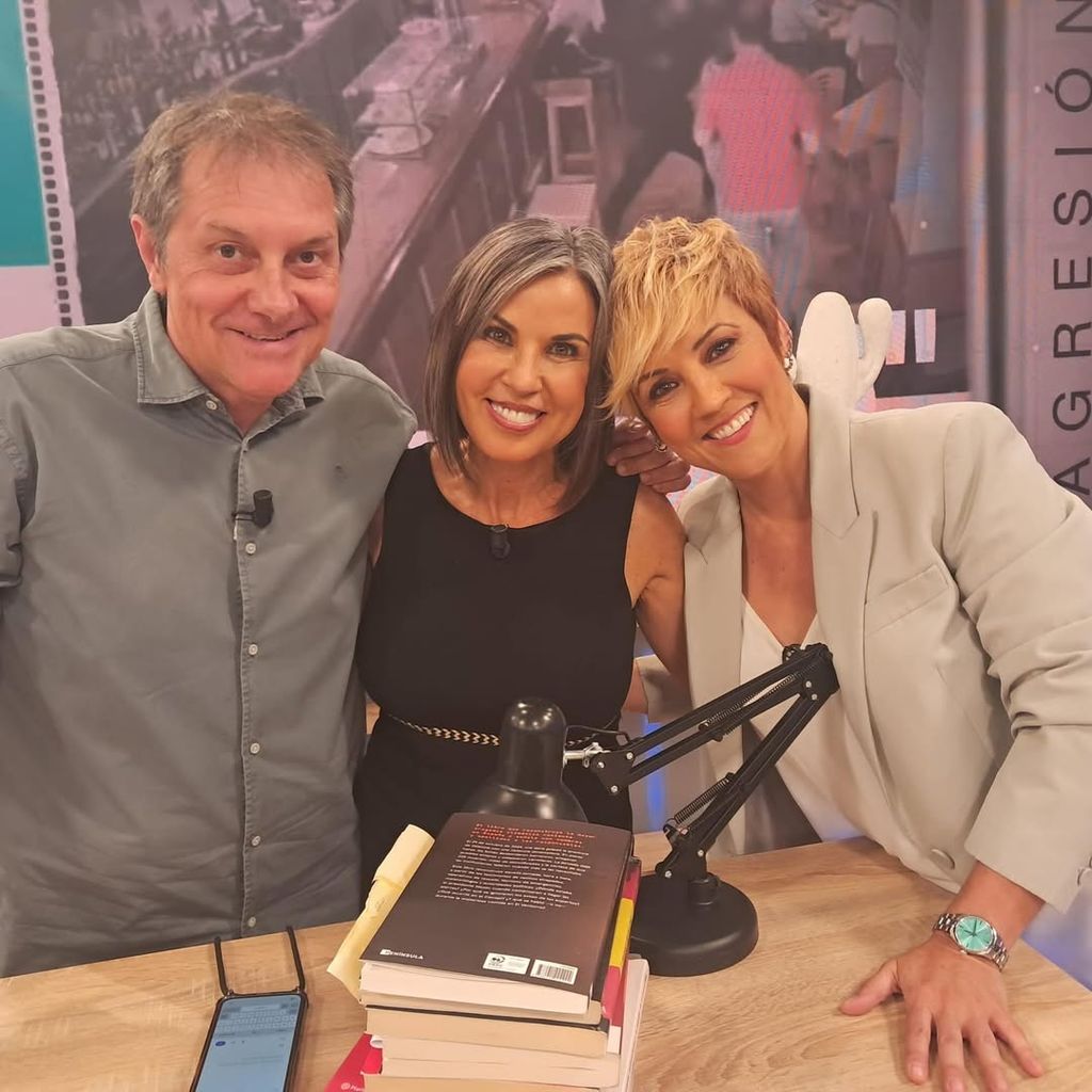 Cristina Pardo junto a sus compañeros de 'Más Vale Tarde'