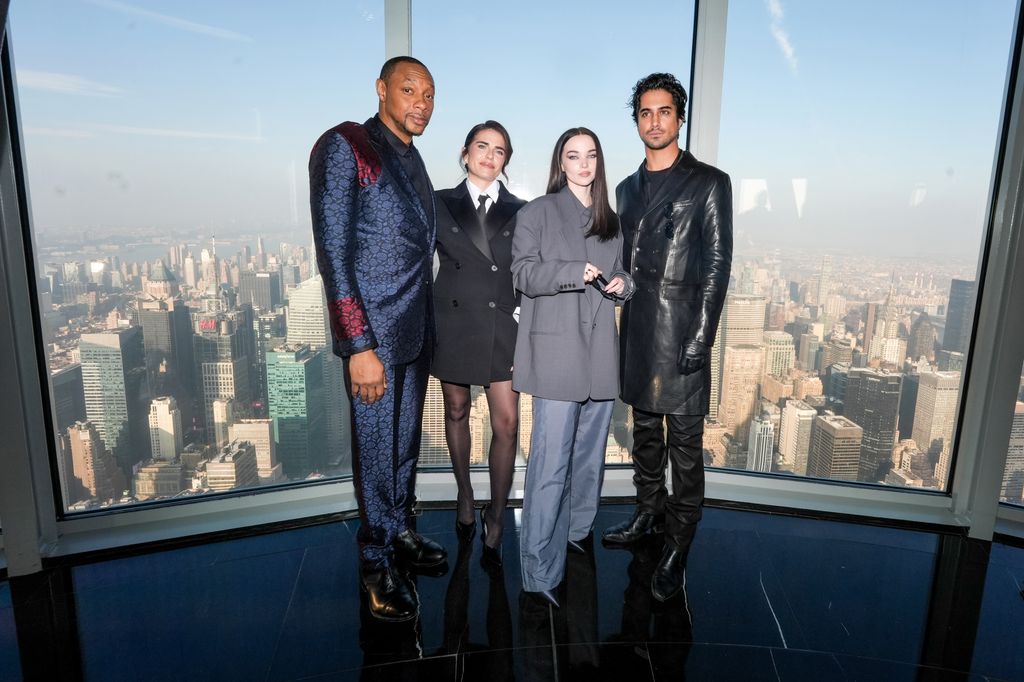 Dorian Missick, Karla Souza, Dove Cameron, y Avan Jogia visitaron el Empire State Building en Nueva York como parte de la promoción de la serie, "56 Days".