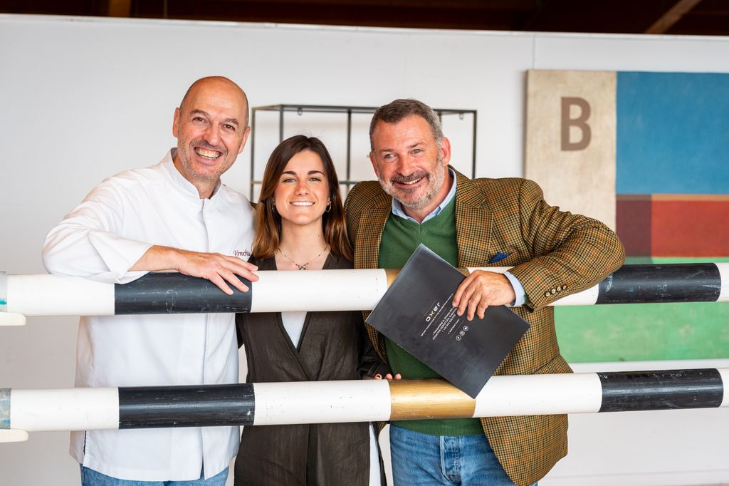 Íñigo Urrechu, con los organizadores de este certamen.