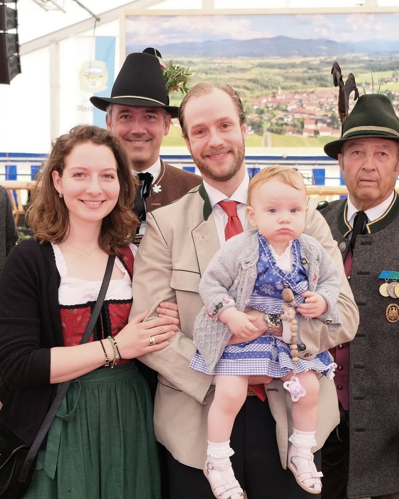 Los príncipes Hubertus y Catiana junto a la princesa Letizia