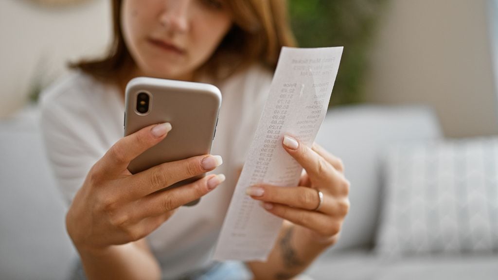 Cada año se imprimen en España miles de millones de tickets que acaban directamente en la papelera, muchas veces sin llegar a salir de la caja