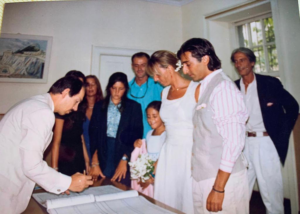 No acudió nadie de la familia del novio, tan solo dos hermanos de la novia, tres sobrinas y dos amigos de la pareja