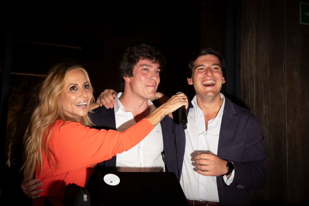 Los hermanos Diego y Felipe Gilca, Gilcasound, se encargaron de ponerle ritmo a esta noche única