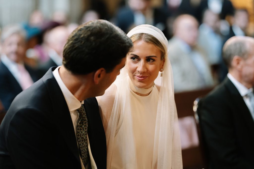 Nerea con vestido de Laura Ponte y su marido, Saimon