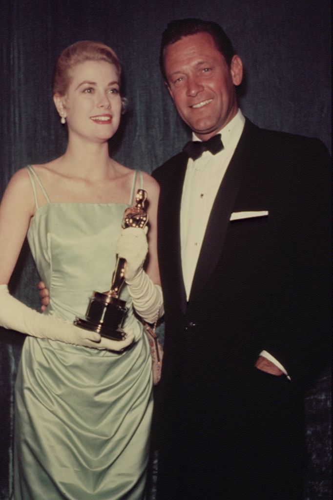 Un vestido de seda con tirantes y flores amarillas en el pelo: el vestido con el que Grace Kelly ganó su Oscar meses antes de abandonar Hollywood