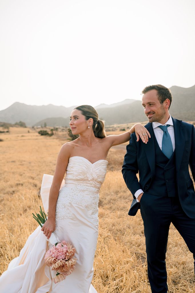 Fuencisla, la novia que se casó con un vestido de alta costura elegido por su abuela en los 80: "Me sorprendió mucho la calidad de las telas"