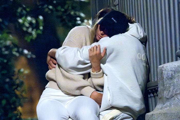 Paula Badosa y Stefanos Tsitsipas de abrazan