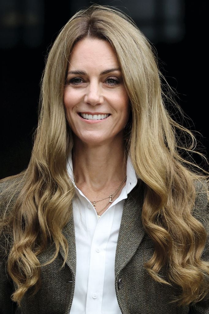 KATE MIDDLETON TRAS LOS PASOS DE LADY DI, REAPARECE PRESUMIENDO DE SU RUBIA MELENA
