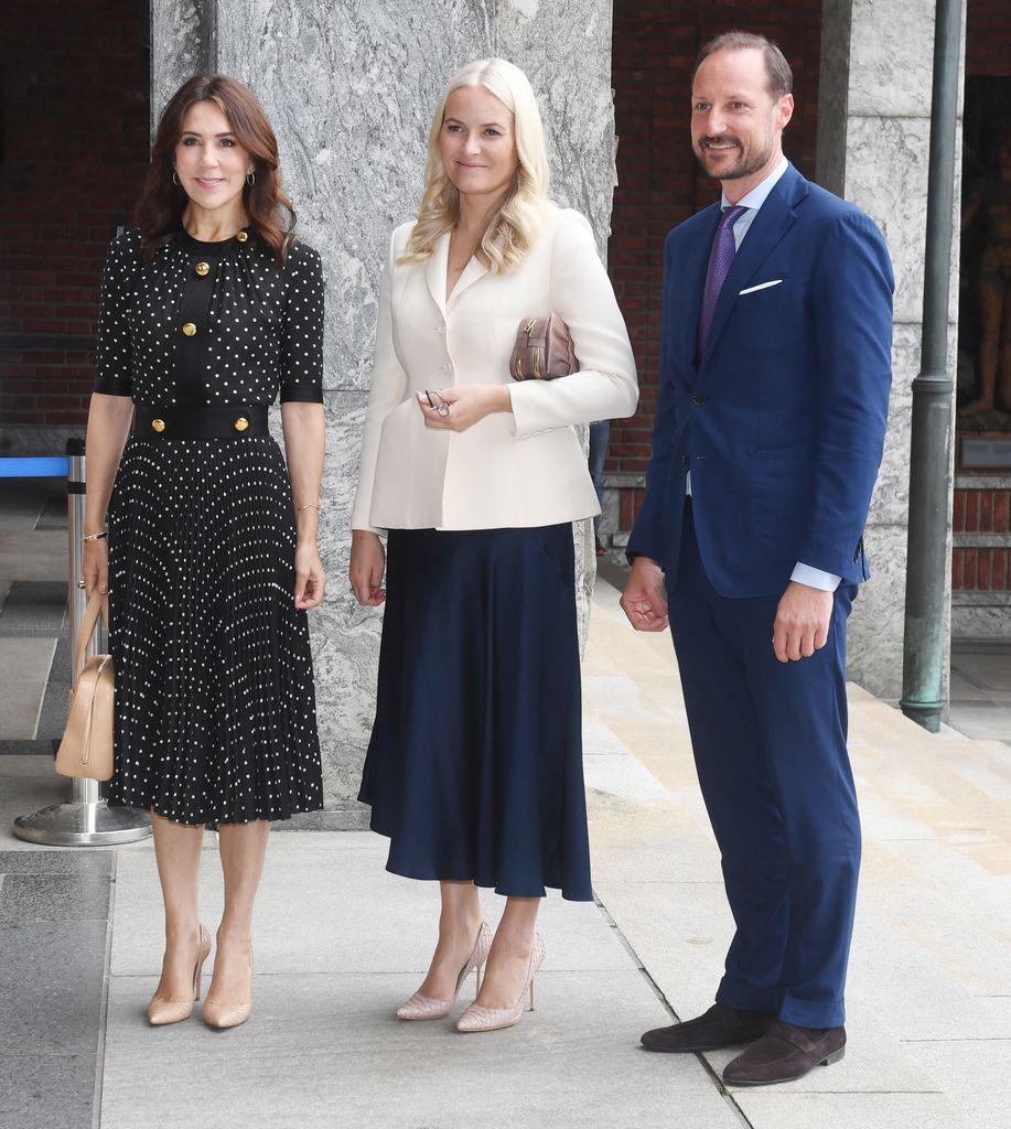 La reina Mary con Haakon y Mette-Marit de Noruega en 2022
