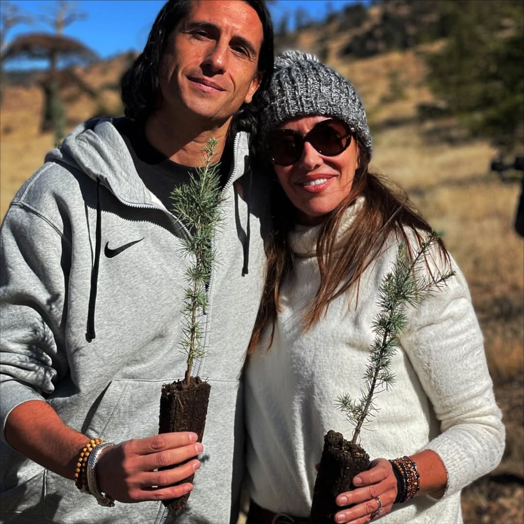 Elsa Anka y Santiago Tejedor plantaron un cedro y pidieron un deseo