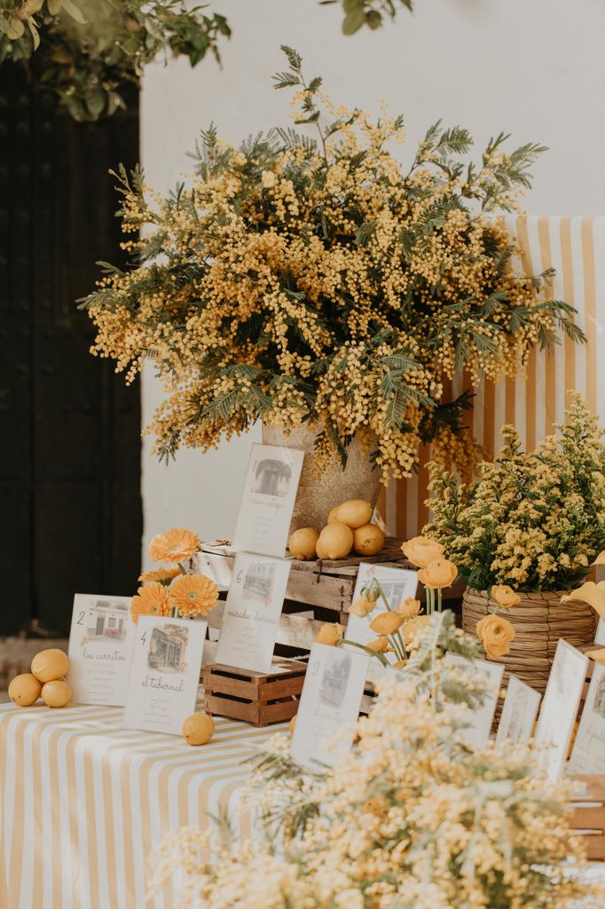 Decoración de bodas en amarillo seating plan