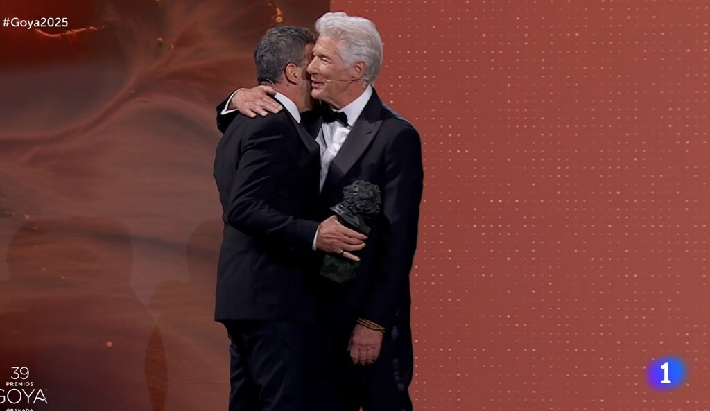 Antonio Banderas entrega el Goya Internacional 2025 a Richar Gere