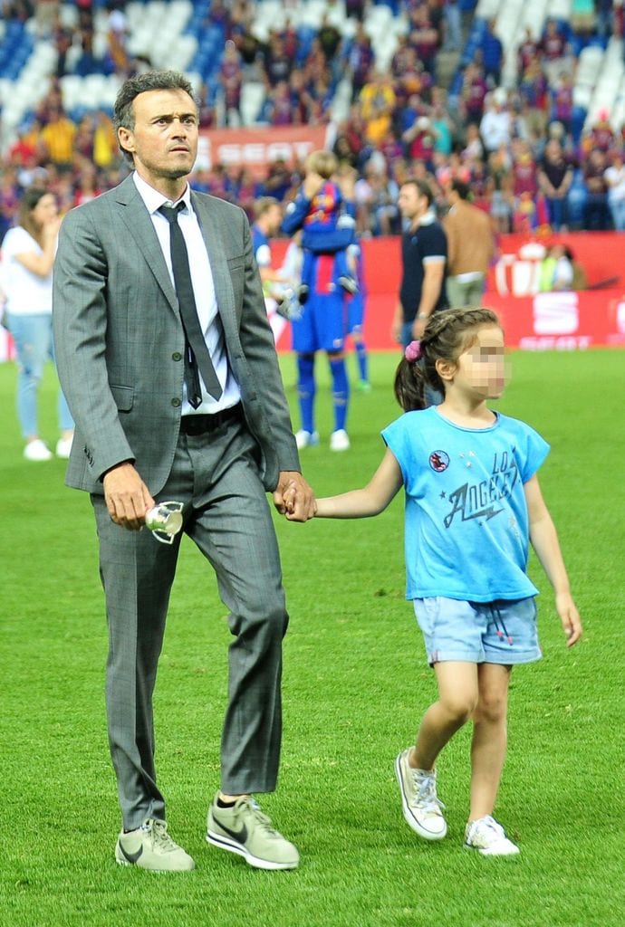 LOS JUGADORES DEL BARCELONA CELEBRAN LA COPA DEL REY ACOMPAÑADOS POR SUS FAMILIAS 27/5/2017