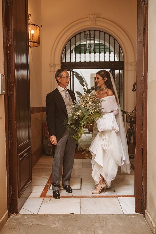 Look de novia con volantes
