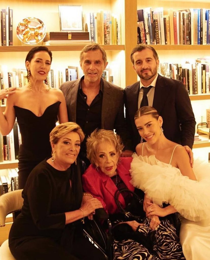 Sylvia Pasquel, Silvia Pinal, Michelle Salas, Danilo Díaz, Humberto Zurita y Stephanie Salas.