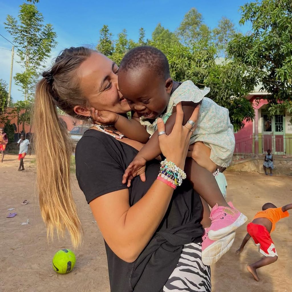 María Galán vive en Uganda. Forma parte de Babies Uganda, donde cuida a numerosos niños