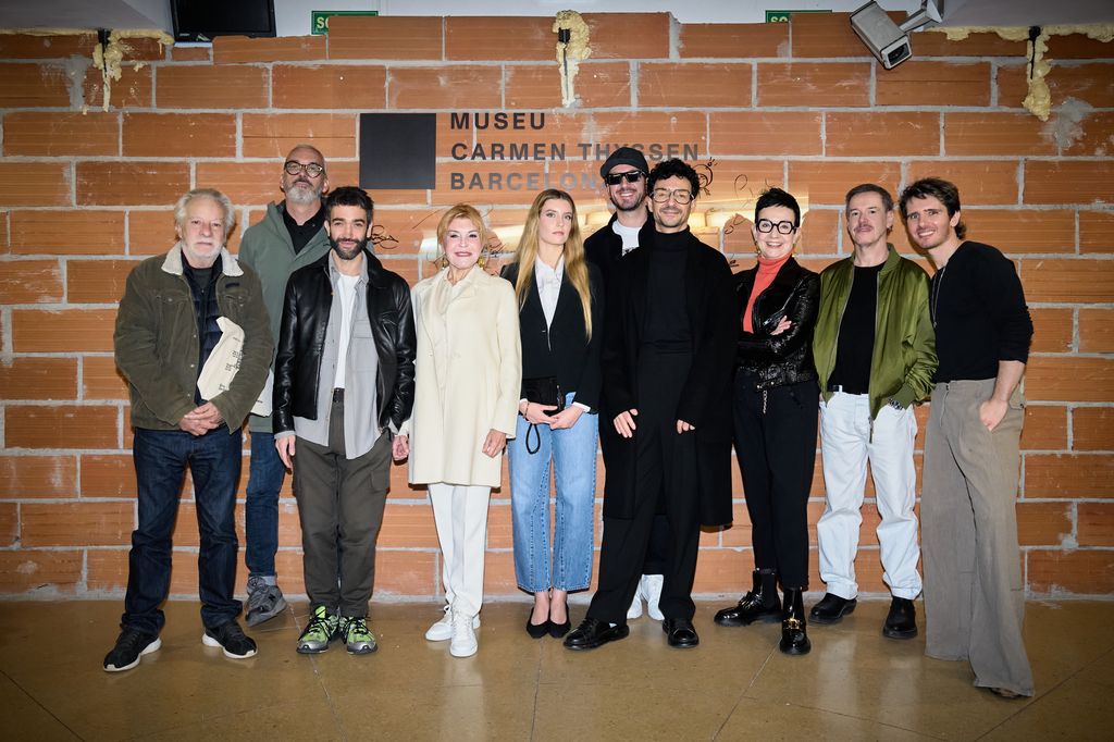 La baronesa Thyssen y su hija con los distintos representantes del ámbito cultural internacional que acudieron al acto              