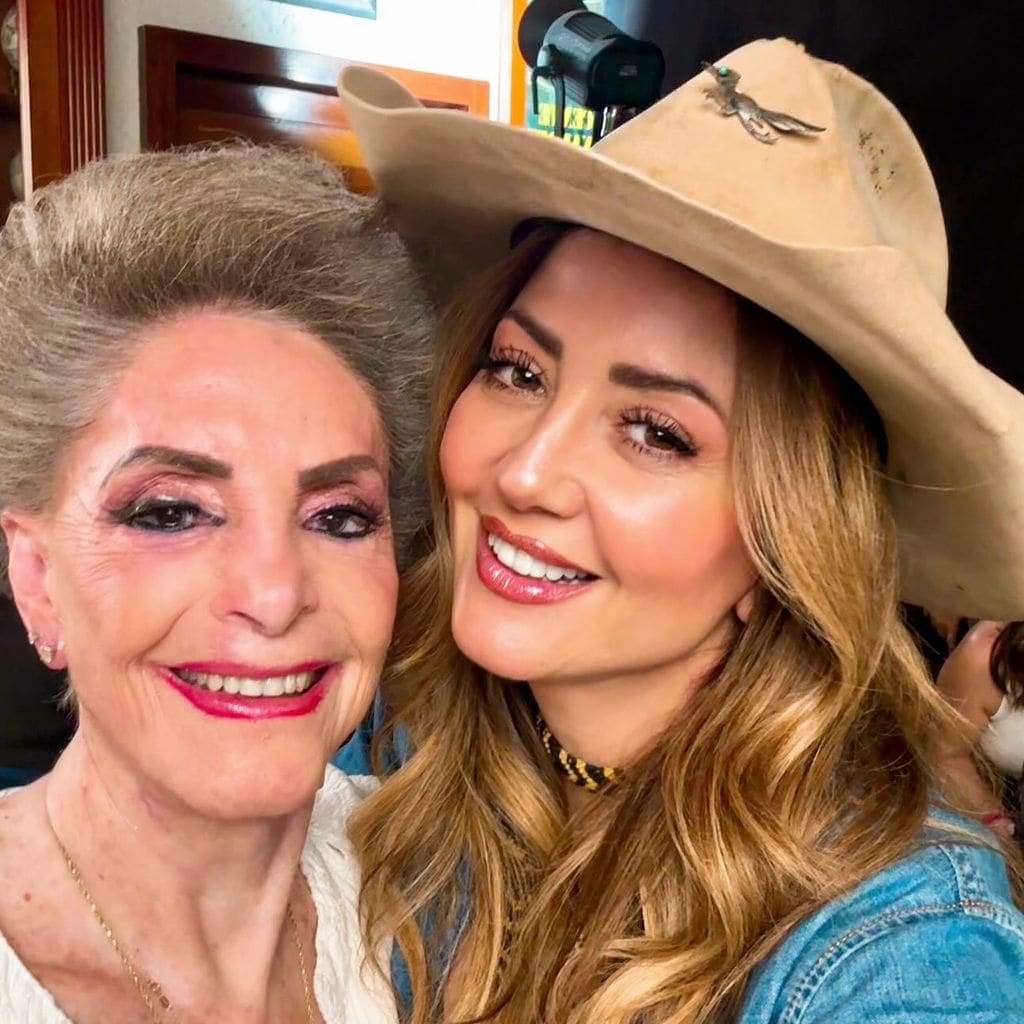 Andrea Legarreta y doña Cuquita