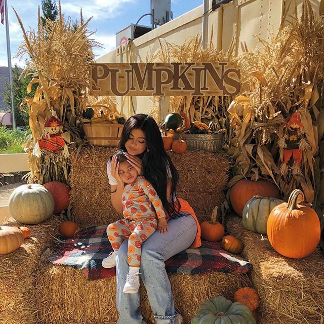 kylie jenner y su hija stormi