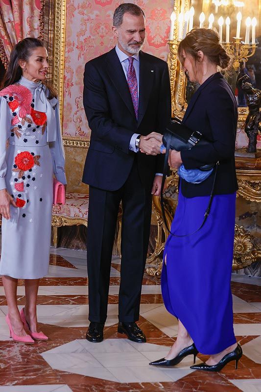 Don Felipe y doña Letizia con Sandra Barneda