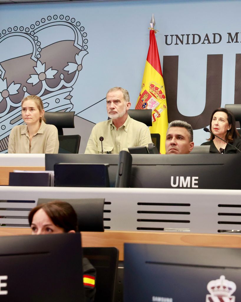 El Rey preside en el Cuartel General de la Unidad Militar de Emergencias (Torrejón de Ardoz) la reunión sobre la situación de los incendios