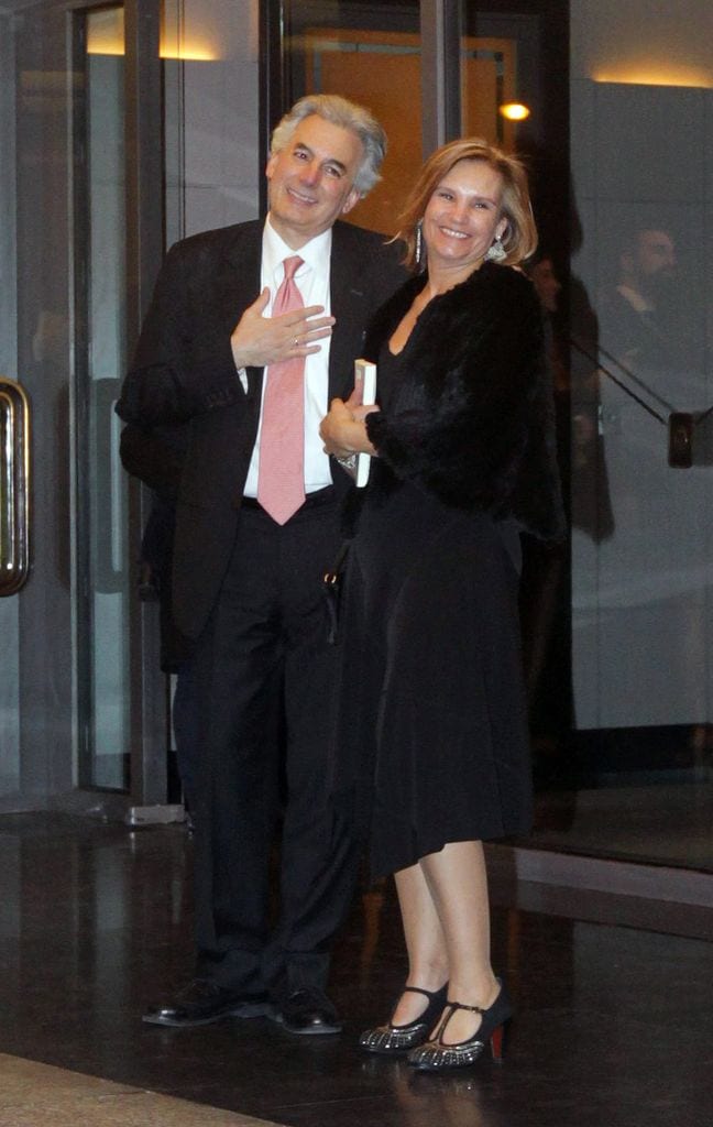 Álvaro Vargas Llosa y Susana Abad el 28 de marzo de 2016 en Madrid con motivo del 80 cumpleaños del escritor