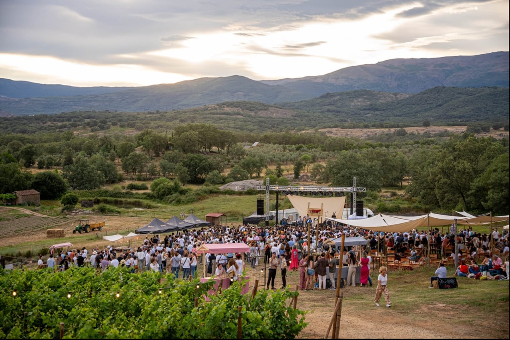 El 'Pimentón Fest' se celebra en un escenario natural precioso, en la falda de la sierra de Gredos
